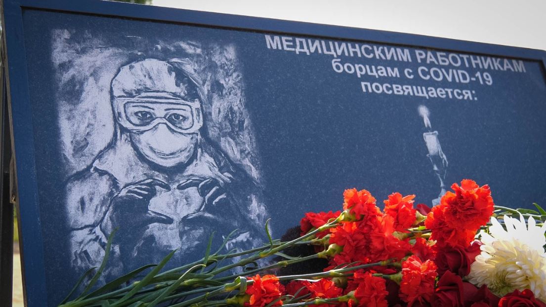 В Переславле-Залесском появился памятник врачам и медицинским сестрам, погибшим в борьбе с пандемией COVID-19