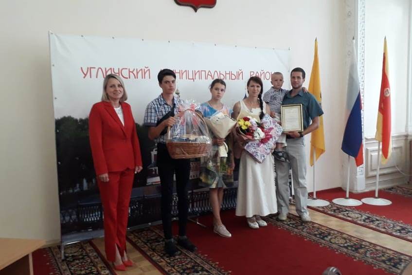 Губернатор поздравил победителей областного смотра-конкурса «Семья года»