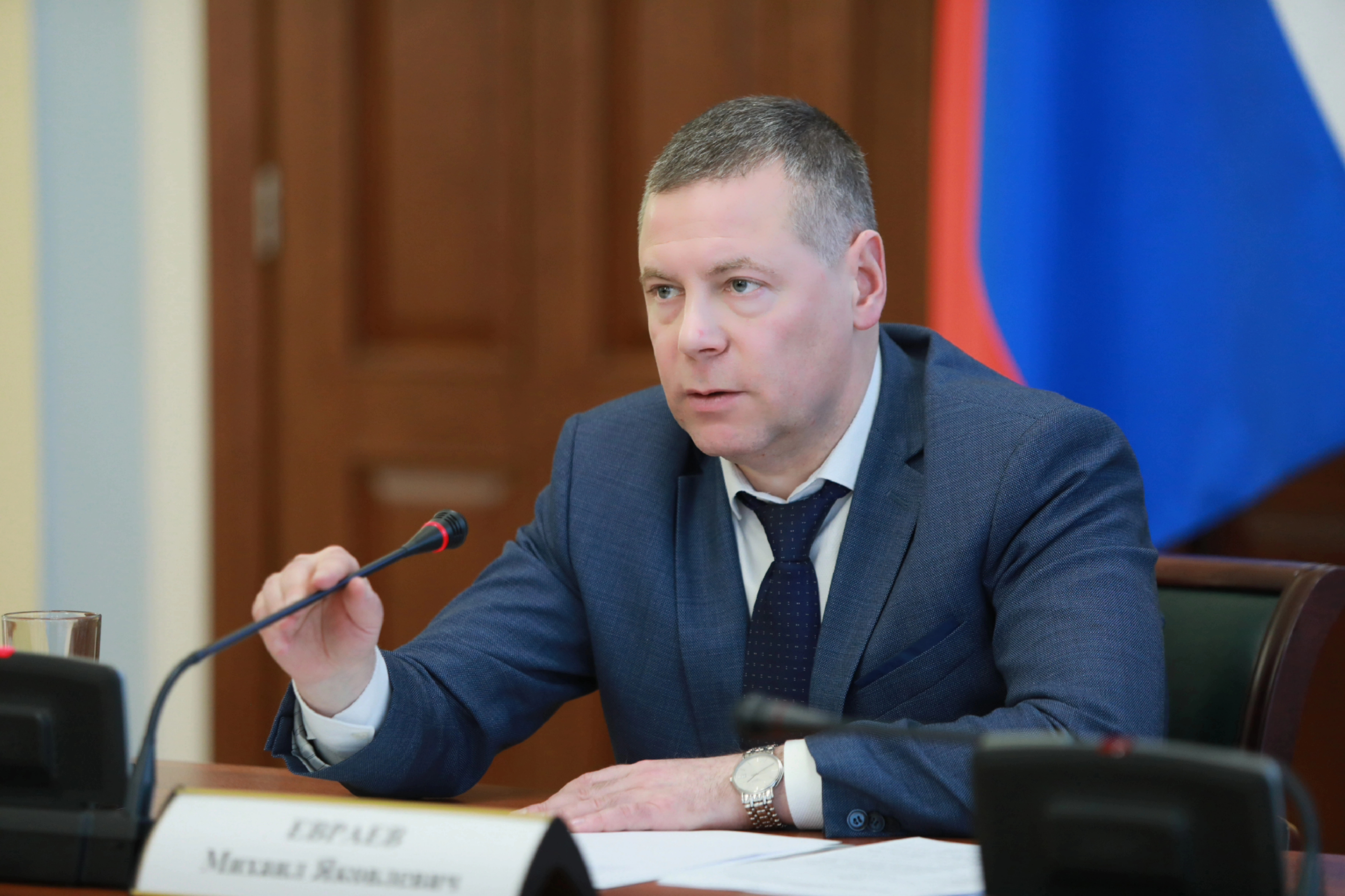 Губернатор поручил в течение недели проверить очистку всех крыш многоквартирных домов в Ярославле