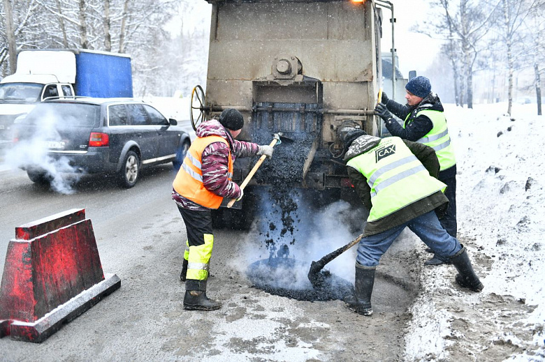 В Ярославле продолжается ямочный ремонт литым асфальтом