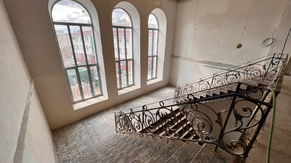 Реставрационные работы ведут в исторических зданиях Ярославля