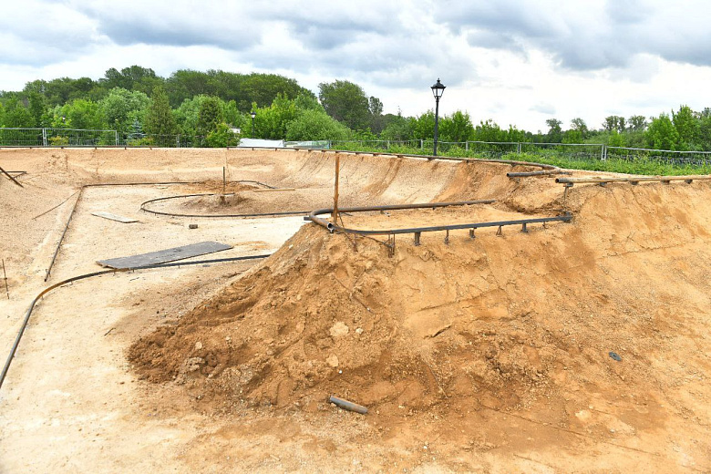 В Ярославле завершено устройство бетонного основания нового скейт-парка