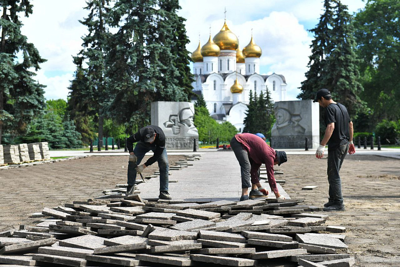 В Ярославле стартовало благоустройство вокруг памятника «Вечный огонь»