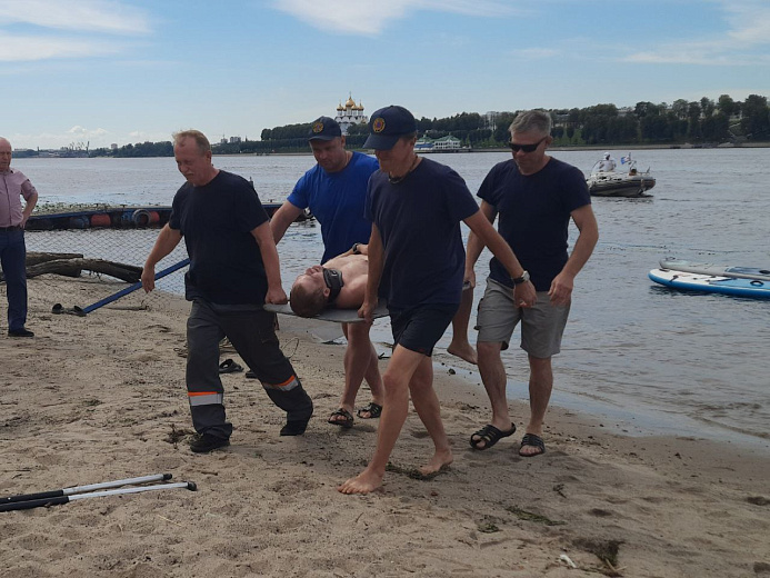 На Тверицком пляже в Ярославле прошла тренировка спасателей